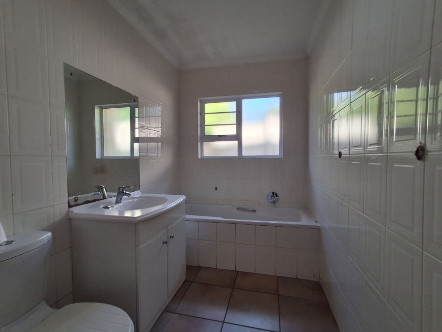 2 Bedroom Property for Sale in Beacon Bay Eastern Cape